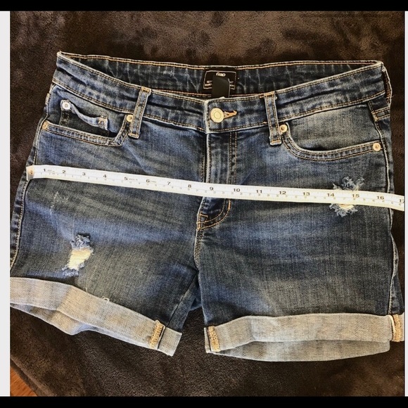 Gap sexy boyfriend jean shorts - Picture 9 of 11